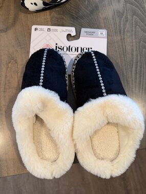 Women’s XL Size 9.5-10 Isotoner Navy Slippers Memory Foam
